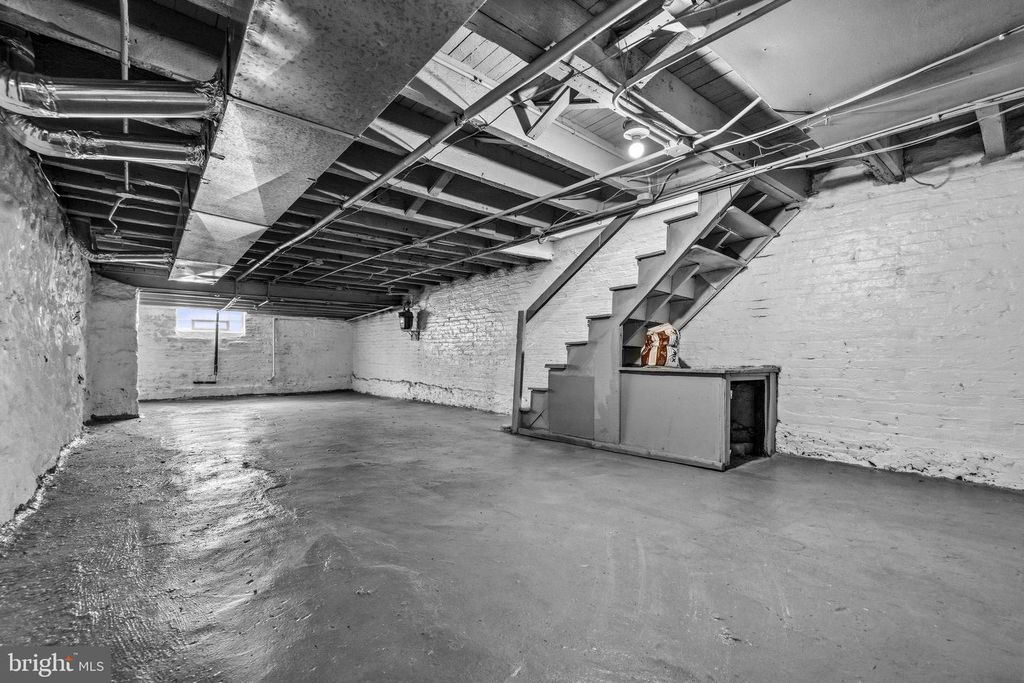 Image 22 of property listing at 2002 N SMALLWOOD ST, Baltimore, MD 21216