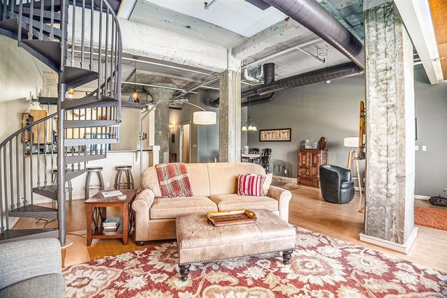 105 W Danaher Street 201, Ludington, MI 49431