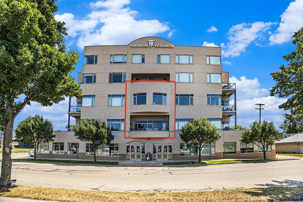 105 W Danaher Street 201, Ludington, MI 49431