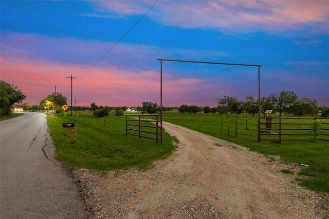 9757 Neal Road, Forney, TX 75126