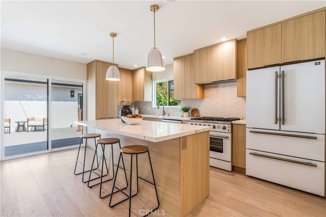 2837 S Palm Grove Avenue, Los Angeles, CA 90016