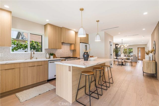 2837 S Palm Grove Avenue, Los Angeles, CA 90016