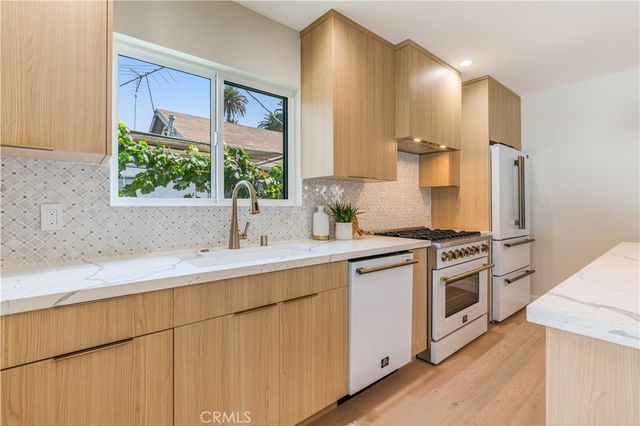 2837 S Palm Grove Avenue, Los Angeles, CA 90016