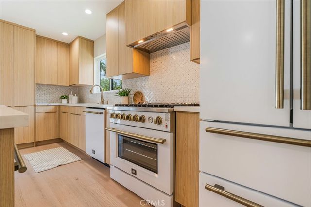 2837 S Palm Grove Avenue, Los Angeles, CA 90016