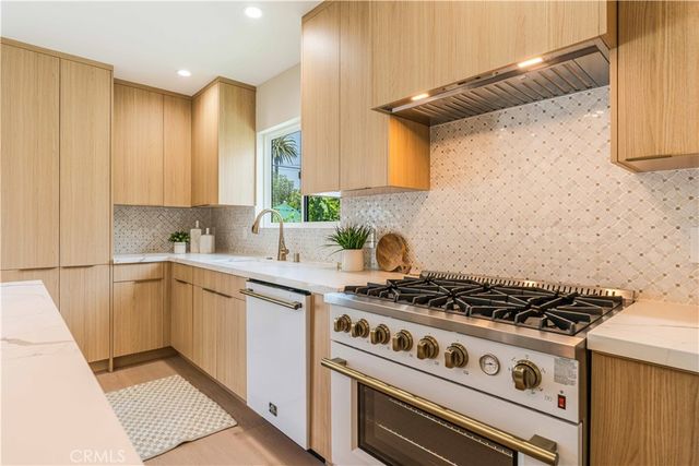 2837 S Palm Grove Avenue, Los Angeles, CA 90016