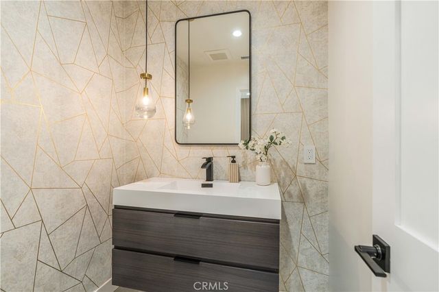 2837 S Palm Grove Avenue, Los Angeles, CA 90016