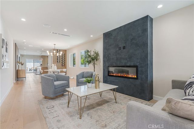 2837 S Palm Grove Avenue, Los Angeles, CA 90016