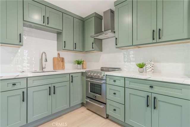 2837 S Palm Grove Avenue, Los Angeles, CA 90016