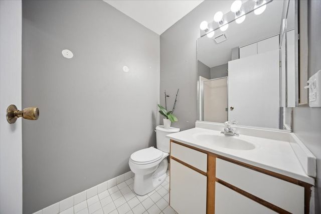 550 Vine Avenue 104, Highland Park, IL 60035