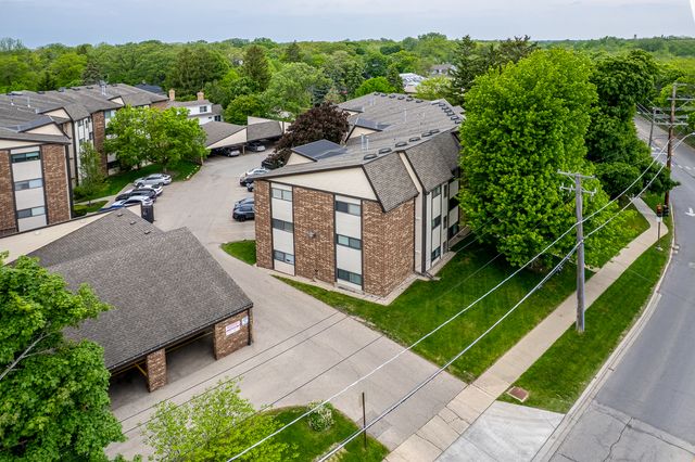 550 Vine Avenue 104, Highland Park, IL 60035