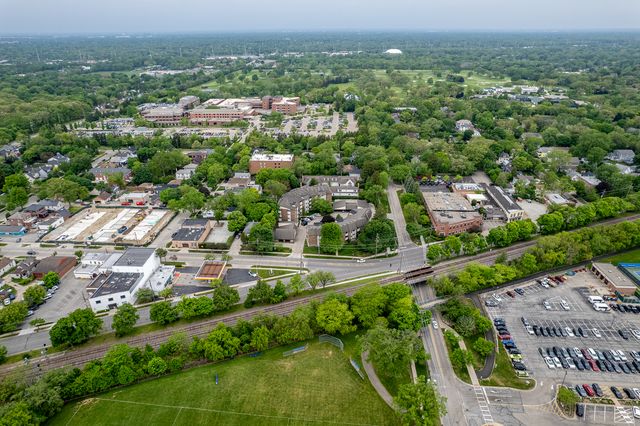 550 Vine Avenue 104, Highland Park, IL 60035