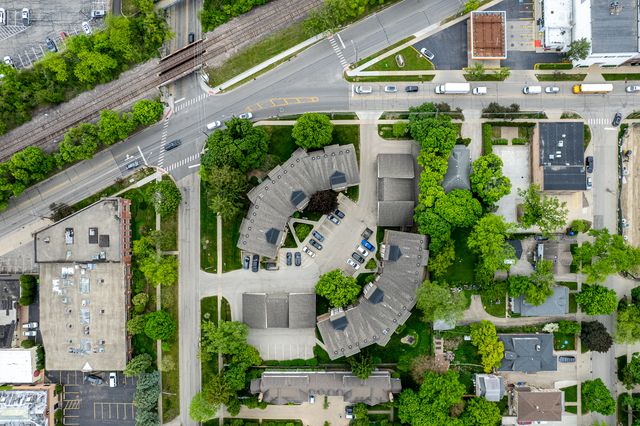 550 Vine Avenue 104, Highland Park, IL 60035