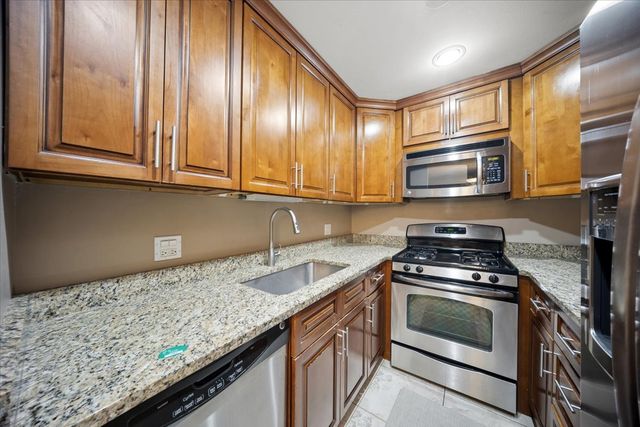 550 Vine Avenue 104, Highland Park, IL 60035