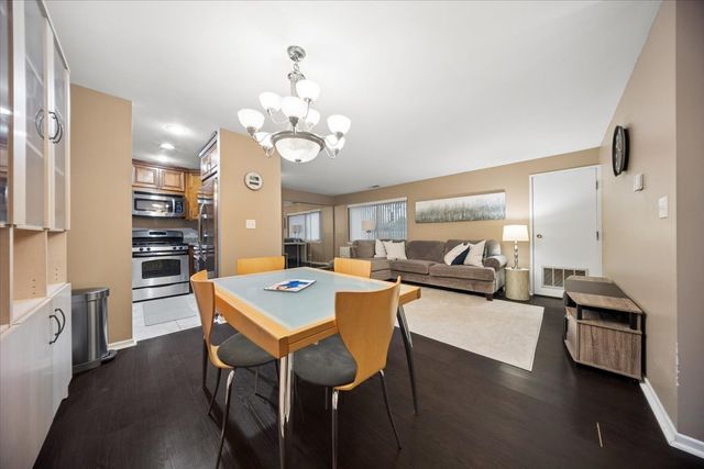 550 Vine Avenue 104, Highland Park, IL 60035