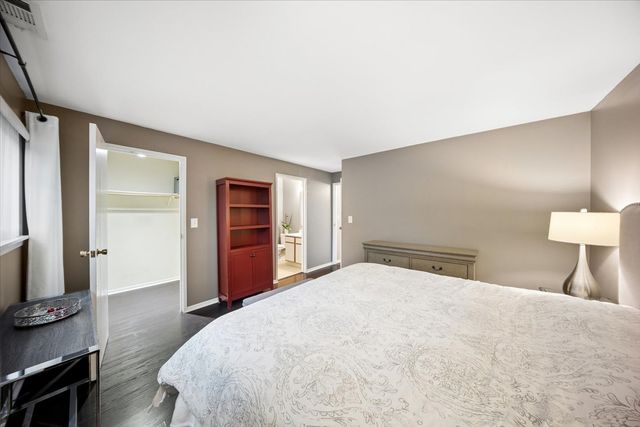 550 Vine Avenue 104, Highland Park, IL 60035