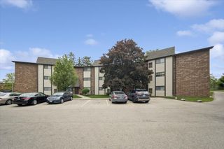 550 Vine Avenue 104, Highland Park, IL 60035