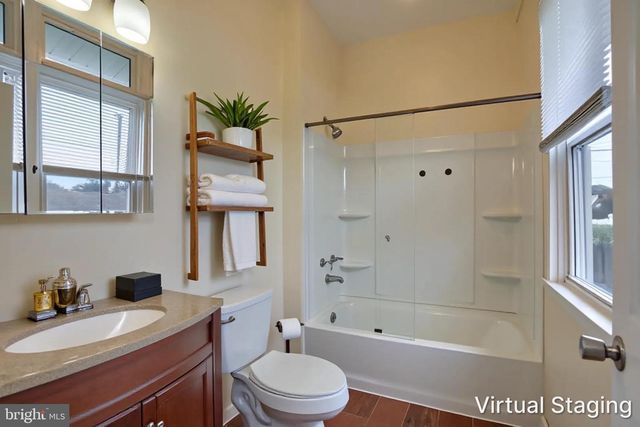 225 BROAD ST, Palmyra, PA 17078