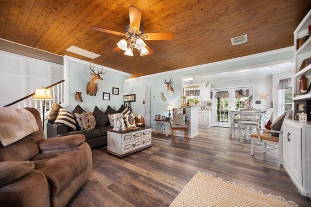 2551 Gilliland Creek Road, Huntington, TX 75949