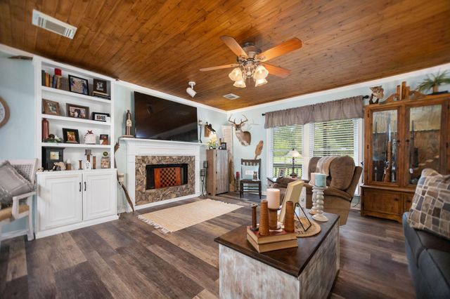 2551 Gilliland Creek Road, Huntington, TX 75949