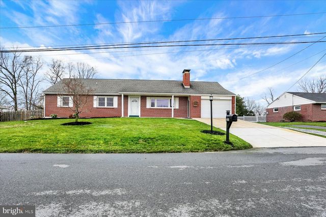 5824 MAYFAIR DR, Harrisburg, PA 17112