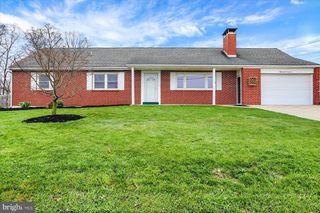 5824 MAYFAIR DR, Harrisburg, PA 17112