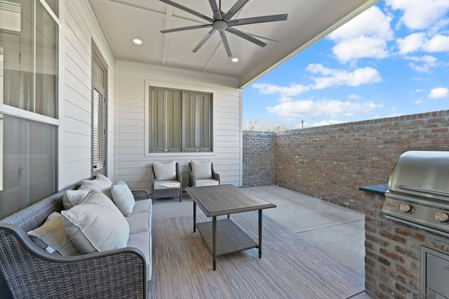 5091 Stonewater Dr, Gonzales, LA 70737