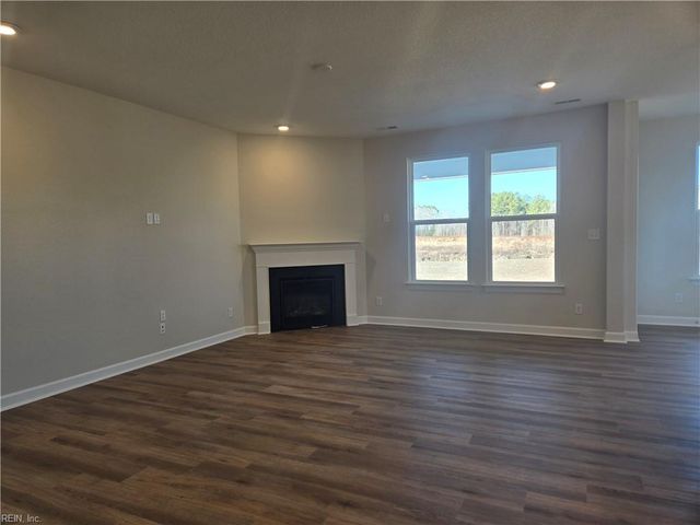 228 Arbormoor LN, Moyock, NC 27958