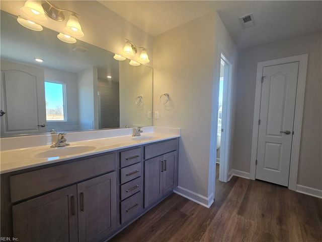 228 Arbormoor LN, Moyock, NC 27958