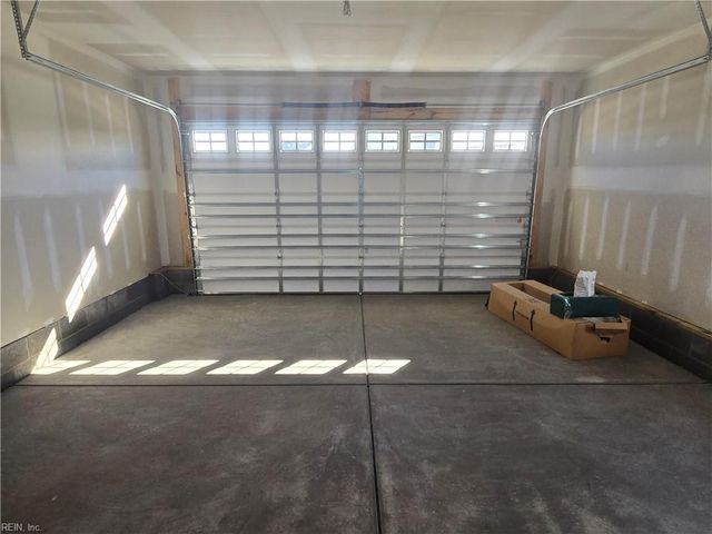 228 Arbormoor LN, Moyock, NC 27958