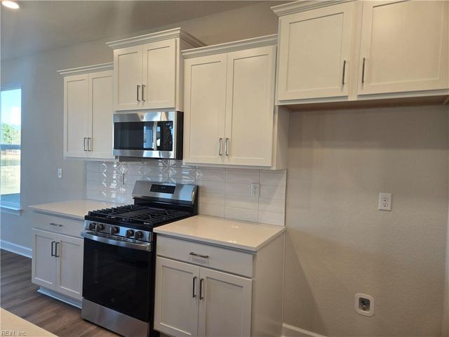 228 Arbormoor LN, Moyock, NC 27958