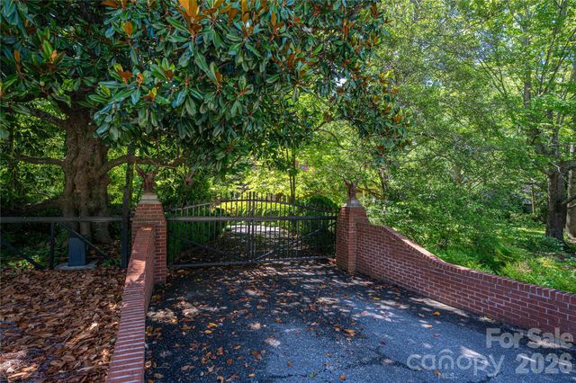 805 S Aspen Street, Lincolnton, NC 28092