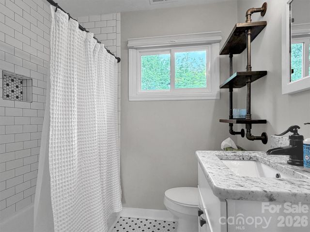 87 Glenview Road, Lake Junaluska, NC 28745