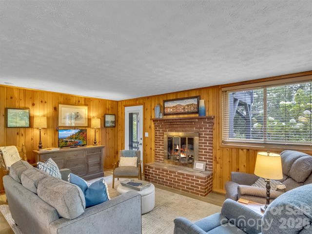 87 Glenview Road, Lake Junaluska, NC 28745