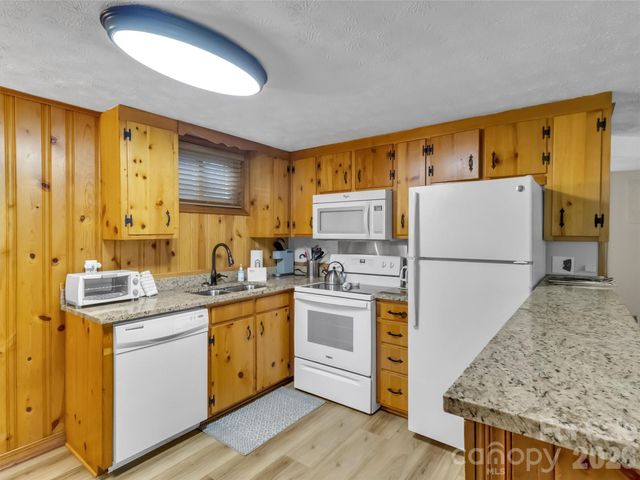 87 Glenview Road, Lake Junaluska, NC 28745