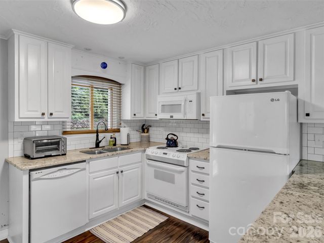 87 Glenview Road, Lake Junaluska, NC 28745