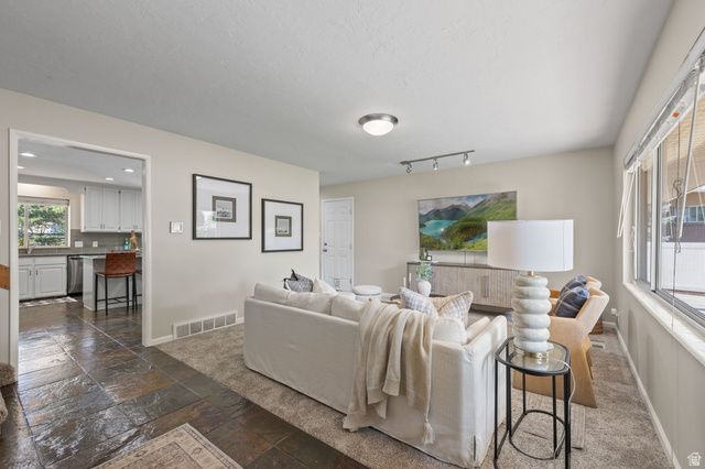 2370 E QUAIL RUN CIR, Sandy, UT 84093