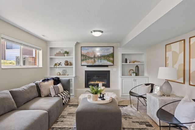 2370 E QUAIL RUN CIR, Sandy, UT 84093