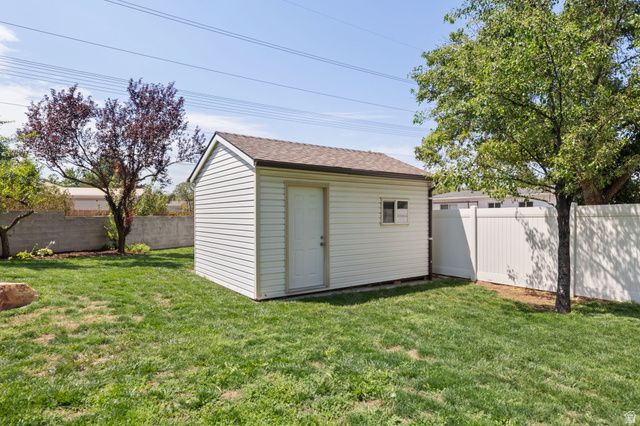 2370 E QUAIL RUN CIR, Sandy, UT 84093