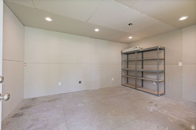 2370 E QUAIL RUN CIR, Sandy, UT 84093