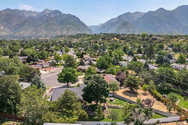 2370 E QUAIL RUN CIR, Sandy, UT 84093