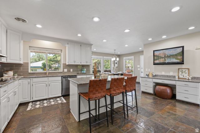2370 E QUAIL RUN CIR, Sandy, UT 84093