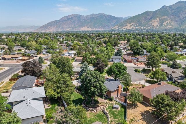 2370 E QUAIL RUN CIR, Sandy, UT 84093