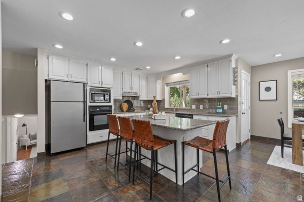 2370 E QUAIL RUN CIR, Sandy, UT 84093