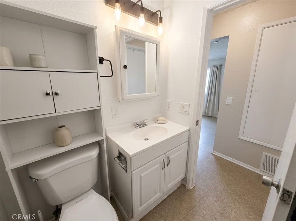 Image 10 of property listing at 1706 Normandy Place A, Santa Ana, CA 92705