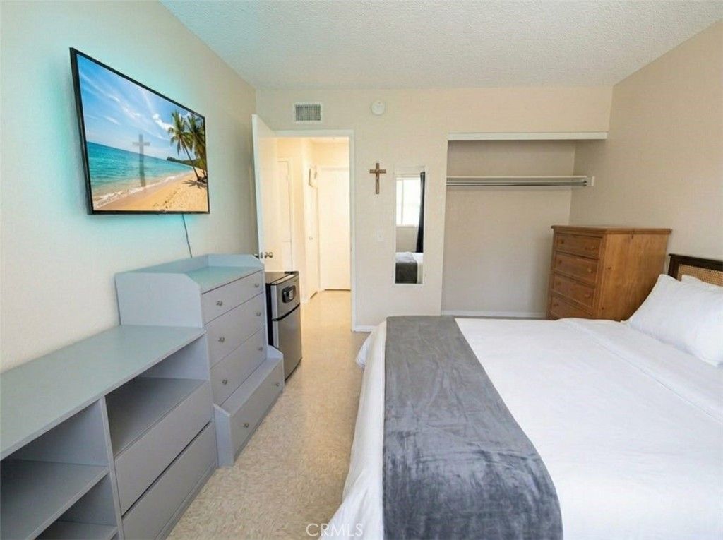 Image 7 of property listing at 1706 Normandy Place A, Santa Ana, CA 92705