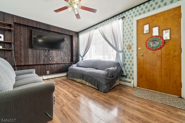 392 Lincoln St, Phillipsburg Town, NJ 08865