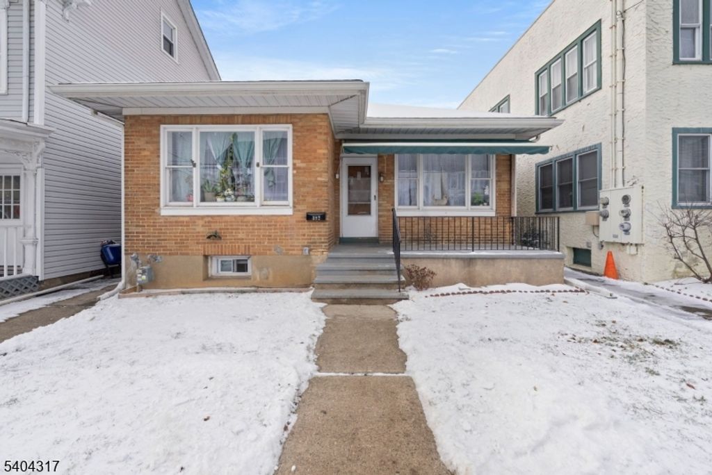 392 Lincoln St, Phillipsburg Town, NJ 08865