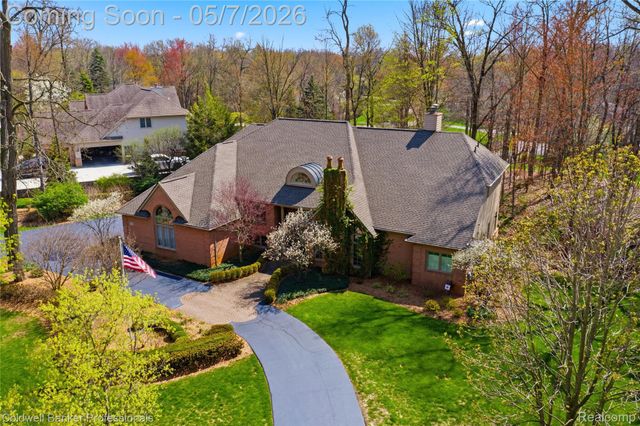 7520 Mistwood Drive, White Lake Charter Township, MI 48383