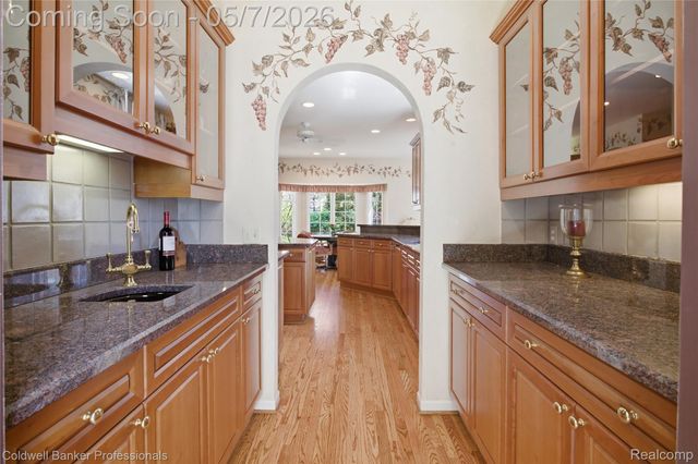 7520 Mistwood Drive, White Lake Charter Township, MI 48383