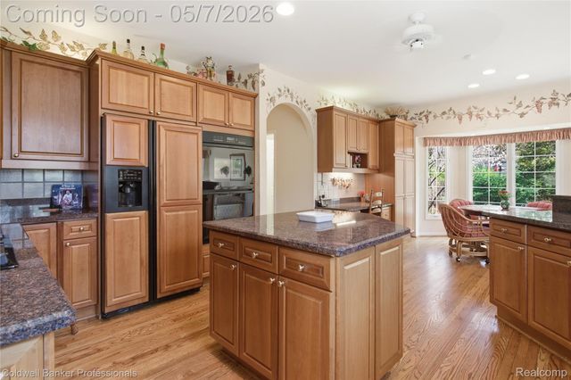 7520 Mistwood Drive, White Lake Charter Township, MI 48383